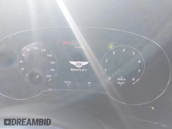 ✅ 2021 Bentley Bentayga V8 • VIN: SJAAM2ZV0MC035081 • Lot: 41263173. Wystawiony na IAAI z przebiegiem 36 207 mil. Bezpłatny archiwum sprzedaży aukcyjnych z USA i szczegółowy raport historii pojazdu na DreamBid. Zdjęcie 7.