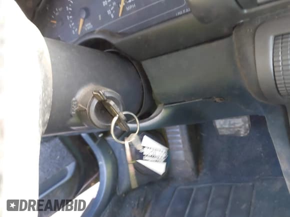 ✅ 1991 Chevrolet Beretta • VIN: 1G1LW13T4ME161251 • Лот: 41663013. Опубликован ранее на IAAI с пробегом 179 803 миль. Бесплатный доступ к архиву аукционных продаж из США и подробный отчёт об истории автомобиля на DreamBid. Изображение 11.