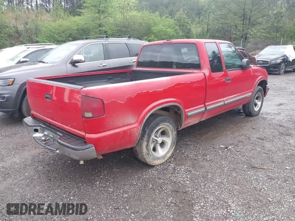 ✅ 2001 Chevrolet S-10 LS • VIN: 1GCCS19W418235489 • Лот: 41967949. Опубликован ранее на IAAI с пробегом Не указан. Бесплатный доступ к архиву аукционных продаж из США и подробный отчёт об истории автомобиля на DreamBid. Изображение 4.