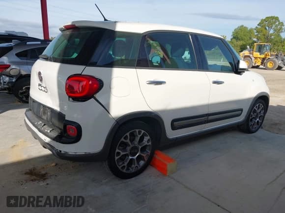 ✅ 2014 FIAT 500L Trekking • VIN: ZFBCFADH8EZ014946 • Lot: 43658207. Wystawiony na IAAI z przebiegiem 169 402 mil. Bezpłatny archiwum sprzedaży aukcyjnych z USA i szczegółowy raport historii pojazdu na DreamBid. Zdjęcie 4.