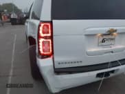 ✅ 2020 Chevrolet Suburban LT • VIN: 1GNSCHKC6LR113299 • Lot: 41921541. Wystawiony na IAAI z przebiegiem 89 902 mil. Bezpłatny archiwum sprzedaży aukcyjnych z USA i szczegółowy raport historii pojazdu na DreamBid. Zdjęcie 17.