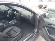 ✅ 2012 Audi S5 Premium Plus • VIN: WAUCVAFR0CA001543 • Lot: 42087961. Wystawiony na IAAI z przebiegiem 100 951 mil. Bezpłatny archiwum sprzedaży aukcyjnych z USA i szczegółowy raport historii pojazdu na DreamBid. Zdjęcie 5.