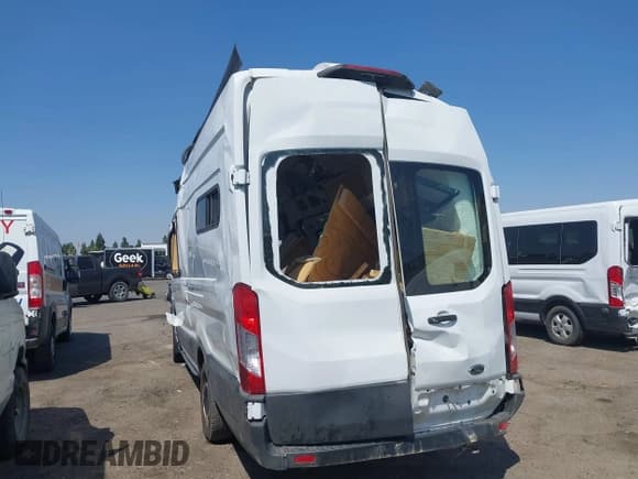 ✅ 2021 Ford Transit Cargo • VIN: 1FTBR3X87MKA58953 • Lot: 43199842. Wystawiony na IAAI z przebiegiem 44 360 mil. Bezpłatny archiwum sprzedaży aukcyjnych z USA i szczegółowy raport historii pojazdu na DreamBid. Zdjęcie 16.