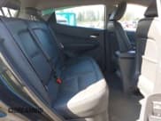 ✅ 2017 Chevrolet Bolt EV Premier • VIN: 1G1FX6S09H4149686 • Lot: 42054266. Wystawiony na IAAI z przebiegiem 60 873 mil. Bezpłatny archiwum sprzedaży aukcyjnych z USA i szczegółowy raport historii pojazdu na DreamBid. Zdjęcie 8.