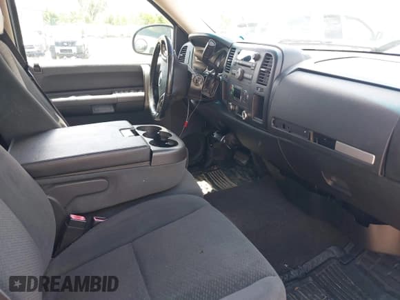 ✅ 2007 Chevrolet Silverado 1500 1LT • VIN: 2GCEC13J971531770 • Lot: 42486035. Wystawiony na IAAI z przebiegiem 401 722 mil. Bezpłatny archiwum sprzedaży aukcyjnych z USA i szczegółowy raport historii pojazdu na DreamBid. Zdjęcie 5.