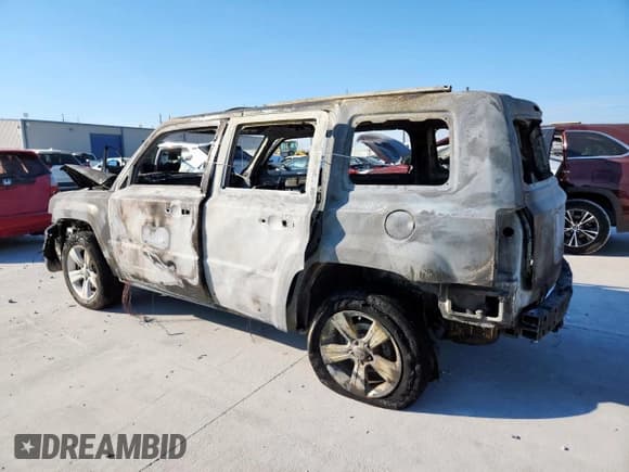 ✅ 2014 Jeep Patriot Latitude • VIN: 1C4NJRFB4ED784537 • Lot: 82477675. Wystawiony na Copart z przebiegiem Nie podano. Bezpłatny archiwum sprzedaży aukcyjnych z USA i szczegółowy raport historii pojazdu na DreamBid. Zdjęcie 2.