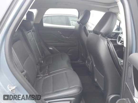 ✅ 2024 Lincoln Corsair Premiere • VIN: 5LMCJ1CA8RUL01862 • Lot: 42587457. Wystawiony na IAAI z przebiegiem 37 974 mil. Bezpłatny archiwum sprzedaży aukcyjnych z USA i szczegółowy raport historii pojazdu na DreamBid. Zdjęcie 8.