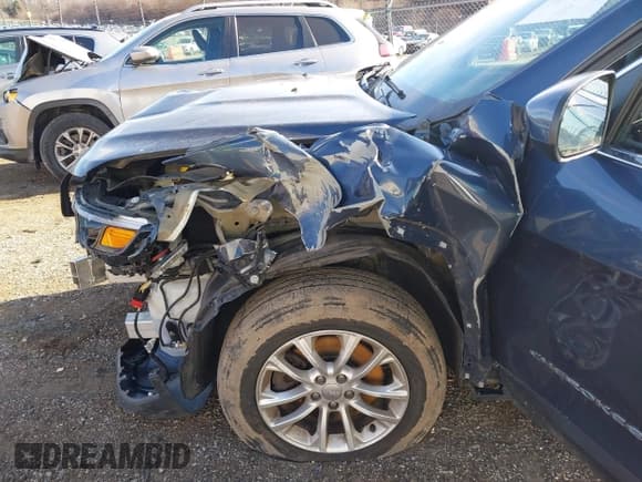 ✅ 2019 Jeep Cherokee Latitude • VIN: 1C4PJMCX4KD469454 • Lot: 41488654. Listed on IAAI with 92,634 mi. Free auction sales archive from the USA and detailed vehicle history report at DreamBid. Image 6.