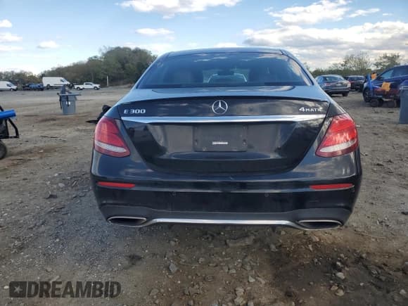 ✅ 2017 Mercedes-Benz E 300 Luxury • VIN: WDDZF4KB2HA096270 • Lot: 89616575. Listed on Copart with 116,519 mi. Free auction sales archive from the USA and detailed vehicle history report at DreamBid. Image 6.