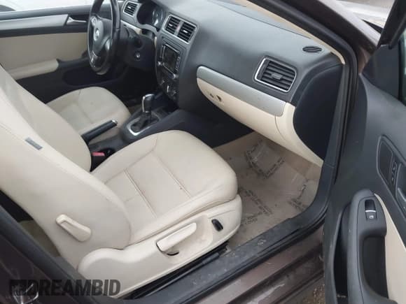 ✅ 2013 Volkswagen Jetta SE • VIN: 3VWDP7AJ4DM374477 • Lot: 43720472. Listed on IAAI with 151,635 mi. Free auction sales archive from the USA and detailed vehicle history report at DreamBid. Image 5.