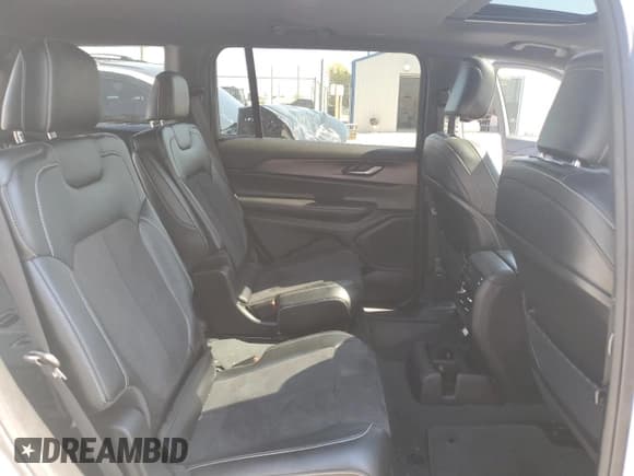 ✅ 2023 Jeep Grand Cherokee Altitude • VIN: 1C4RJKAGXP8799485 • Lot: 71780085. Wystawiony na Copart z przebiegiem 31 641 mil. Bezpłatny archiwum sprzedaży aukcyjnych z USA i szczegółowy raport historii pojazdu na DreamBid. Zdjęcie 11.