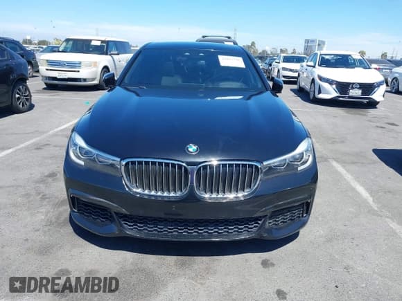 ✅ 2019 BMW 7 Series 740i • VIN: WBA7E2C55KB216529 • Lot: 42837792. Listed on IAAI with 81,573 mi. Free auction sales archive from the USA and detailed vehicle history report at DreamBid. Image 6.