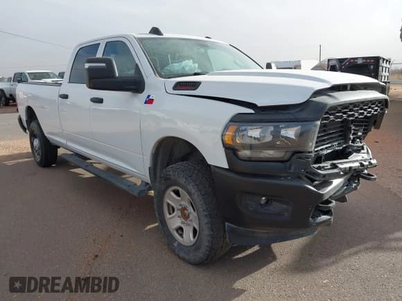 ✅ 2023 Ram 2500 Tradesman • VIN: 3C6UR5HJXPG631739 • Лот: 41382584. Опубликован ранее на IAAI с пробегом 45 385 миль. Бесплатный доступ к архиву аукционных продаж из США и подробный отчёт об истории автомобиля на DreamBid. Изображение 1.