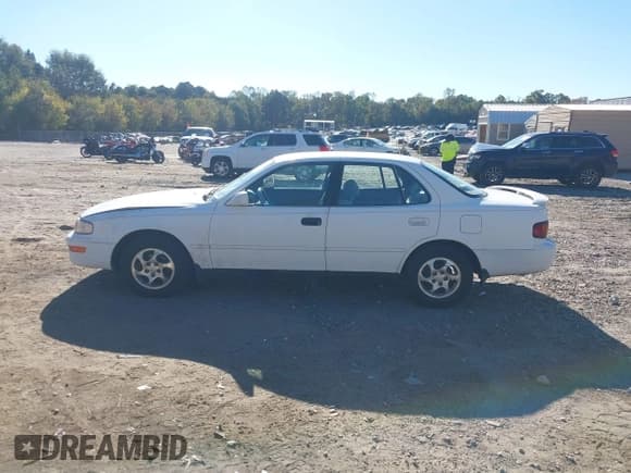 ✅ 1994 Toyota Camry LE • VIN: 4T1SK12E3RU357935 • Lot: 43500149. Wystawiony na IAAI z przebiegiem 239 841 mil. Bezpłatny archiwum sprzedaży aukcyjnych z USA i szczegółowy raport historii pojazdu na DreamBid. Zdjęcie 14.