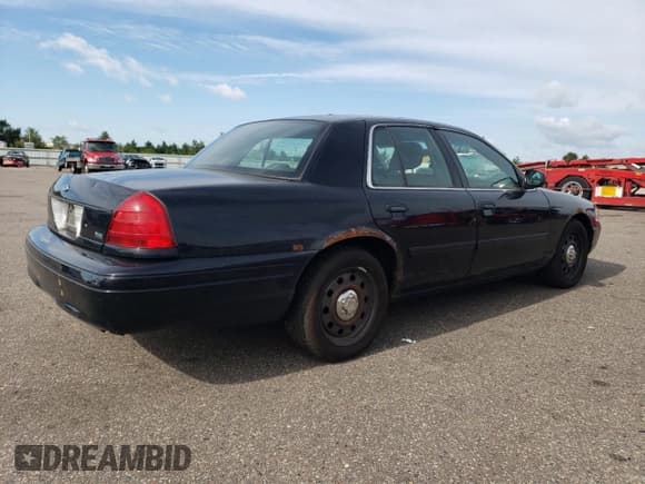 ✅ 2010 Ford Police Interceptor • VIN: 2FABP7BV7AX131117 • Lot: 71594305. Wystawiony na Copart z przebiegiem Nie podano. Bezpłatny archiwum sprzedaży aukcyjnych z USA i szczegółowy raport historii pojazdu na DreamBid. Zdjęcie 3.