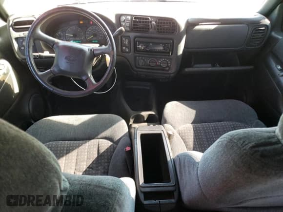 ✅ 1999 Chevrolet Blazer LS • VIN: 1GNCT18W7XK100976 • Lot: 74916084. Listed on Copart with 164,183 mi. Free auction sales archive from the USA and detailed vehicle history report at DreamBid. Image 8.