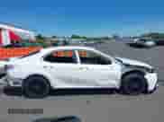 2022 Toyota Camry SE z VIN 4T1G11AK5NU075077, wystawiony jako IAAI lot #42359500 z przebiegiem 35 938 mil mil oraz . Historia ofert i sprzedaży dostępna na DreamBid. Obrazek 14.