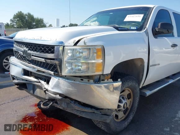 ✅ 2011 Chevrolet Silverado 2500HD • VIN: 1GB1KVCG6BF126811 • Lot: 43367531. Listed on IAAI with 303,285 mi. Free auction sales archive from the USA and detailed vehicle history report at DreamBid. Image 6.