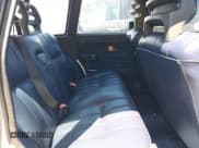 ✅ 1989 Volvo 240 DL • VIN: YV1AX8852K1834731 • Lot: 42278781. Wystawiony na IAAI z przebiegiem 288 726 mil. Bezpłatny archiwum sprzedaży aukcyjnych z USA i szczegółowy raport historii pojazdu na DreamBid. Zdjęcie 8.