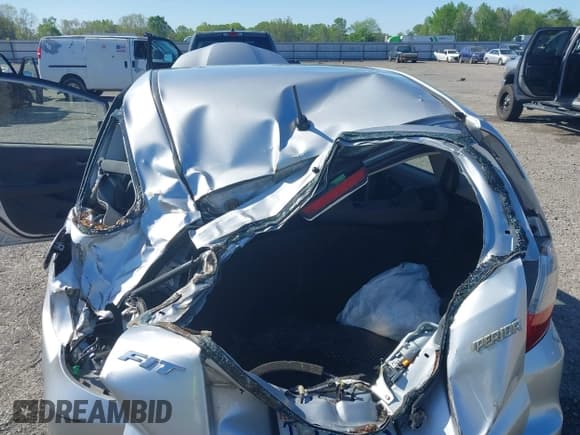 ✅ 2013 Honda Fit • VIN: JHMGE8G38DC015072 • Lot: 41998658. Wystawiony na IAAI z przebiegiem 126 252 mil. Bezpłatny archiwum sprzedaży aukcyjnych z USA i szczegółowy raport historii pojazdu na DreamBid. Zdjęcie 17.