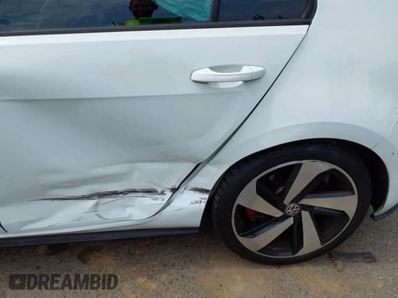 ✅ 2018 Volkswagen Golf GTI S • VIN: 3VW447AU6JM292040 • Лот: 42770758. Опубликован ранее на IAAI с пробегом 47 812 миль. Бесплатный доступ к архиву аукционных продаж из США и подробный отчёт об истории автомобиля на DreamBid. Изображение 6.