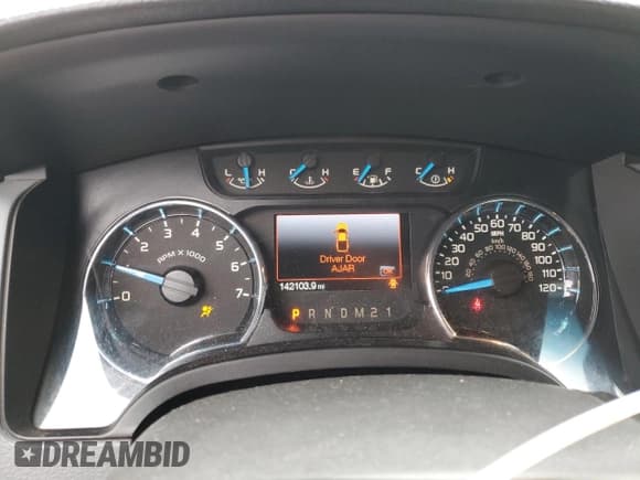 ✅ 2013 Ford F-150 XL • VIN: 1FTEW1CM1DKF66705 • Lot: 58966135. Listed on Copart with 142,103 mi. Free auction sales archive from the USA and detailed vehicle history report at DreamBid. Image 9.