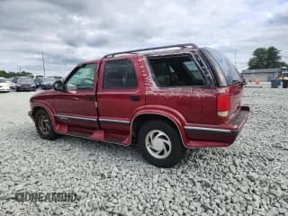 ✅ 1997 Chevrolet Blazer LS • VIN: 1GNDT13WXV2219985 • Lot: 69626845. Wystawiony na Copart z przebiegiem 247 868 mil. Bezpłatny archiwum sprzedaży aukcyjnych z USA i szczegółowy raport historii pojazdu na DreamBid. Zdjęcie 2.
