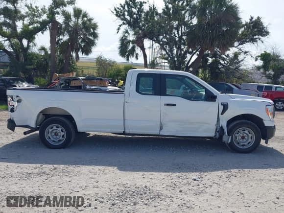 ✅ 2022 Ford F-150 XL • VIN: 1FTEX1CP1NKD27602 • Lot: 41949345. Wystawiony na IAAI z przebiegiem 20 910 mil. Bezpłatny archiwum sprzedaży aukcyjnych z USA i szczegółowy raport historii pojazdu na DreamBid. Zdjęcie 13.