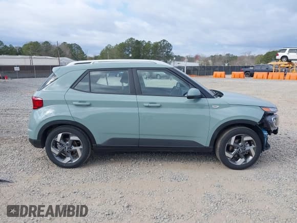 ✅ 2025 Hyundai Venue SEL • VIN: KMHRC8A37SU355454 • Lot: 41710423. Listed on IAAI with 4,322 mi. Free auction sales archive from the USA and detailed vehicle history report at DreamBid. Image 14.