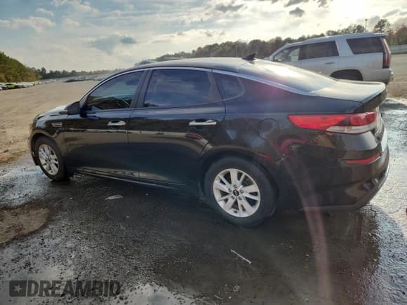 ✅ 2019 Kia Optima S • VIN: 5XXGT4L37KG280620 • Lot: 93665165. Wystawiony na Copart z przebiegiem 117 265 mil. Bezpłatny archiwum sprzedaży aukcyjnych z USA i szczegółowy raport historii pojazdu na DreamBid. Zdjęcie 2.