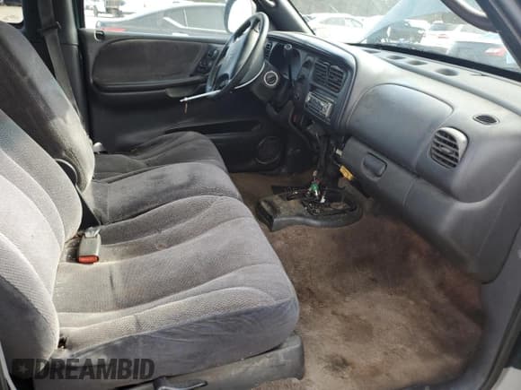 ✅ 2000 Dodge Dakota • VIN: 1B7GL22XXYS538989 • Lot: 88559015. Wystawiony na Copart z przebiegiem 317 714 mil. Bezpłatny archiwum sprzedaży aukcyjnych z USA i szczegółowy raport historii pojazdu na DreamBid. Zdjęcie 7.