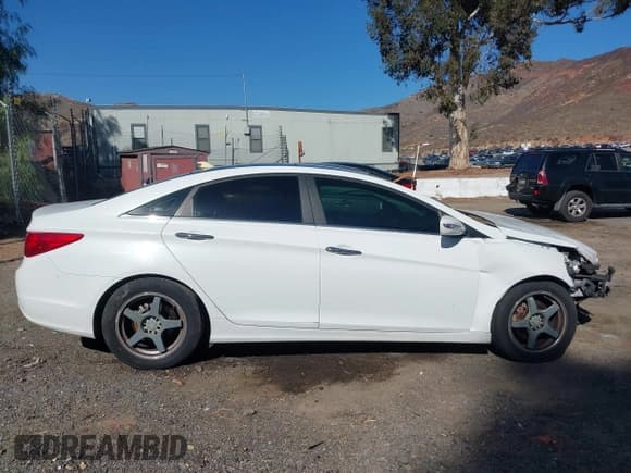 ✅ 2012 Hyundai Sonata SE • VIN: 5NPEC4AC3CH479616 • Lot: 43465645. Listed on IAAI with 171,948 mi. Free auction sales archive from the USA and detailed vehicle history report at DreamBid. Image 13.