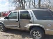 ✅ 2004 Chevrolet Blazer LS • VIN: 1GNDT13X04K164924 • Lot: 41803471. Wystawiony na IAAI z przebiegiem 166 708 mil. Bezpłatny archiwum sprzedaży aukcyjnych z USA i szczegółowy raport historii pojazdu na DreamBid. Zdjęcie 14.