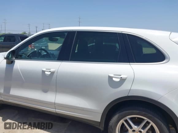 ✅ 2014 Porsche Cayenne • VIN: WP1AA2A21ELA93242 • Лот: 42762961. Опубликован ранее на IAAI с пробегом 99 017 миль. Бесплатный доступ к архиву аукционных продаж из США и подробный отчёт об истории автомобиля на DreamBid. Изображение 14.