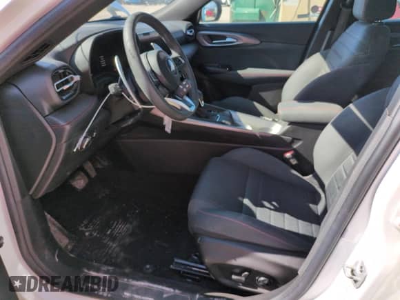 2024 Dodge Hornet R/T z VIN ZACPDFCW2R3A27706, wystawiony jako Copart lot #55968365 z przebiegiem 26 358 mil mil oraz Nie do naprawy • Non repairable. Historia ofert i sprzedaży dostępna na DreamBid. Obrazek 7.