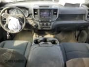 ✅ 2021 Ram 2500 Tradesman • VIN: 3C6UR5HJ9MG647605 • Lot: 68663045. Wystawiony na Copart z przebiegiem 130 473 mil. Bezpłatny archiwum sprzedaży aukcyjnych z USA i szczegółowy raport historii pojazdu na DreamBid. Zdjęcie 8.