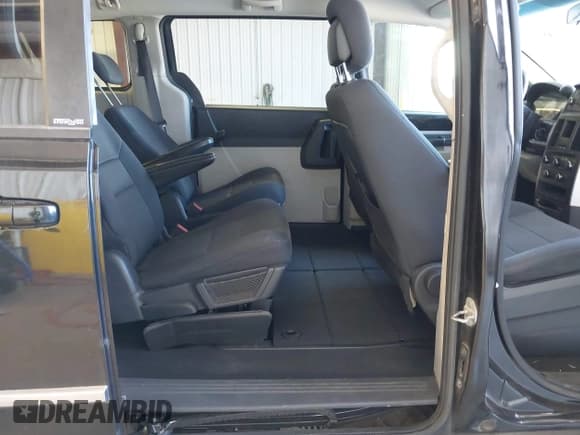 ✅ 2010 Dodge Grand Caravan SXT • VIN: 2D4RN5D13AR406213 • Лот: 43614848. Опубликован ранее на IAAI с пробегом 187 812 миль. Бесплатный доступ к архиву аукционных продаж из США и подробный отчёт об истории автомобиля на DreamBid. Изображение 8.