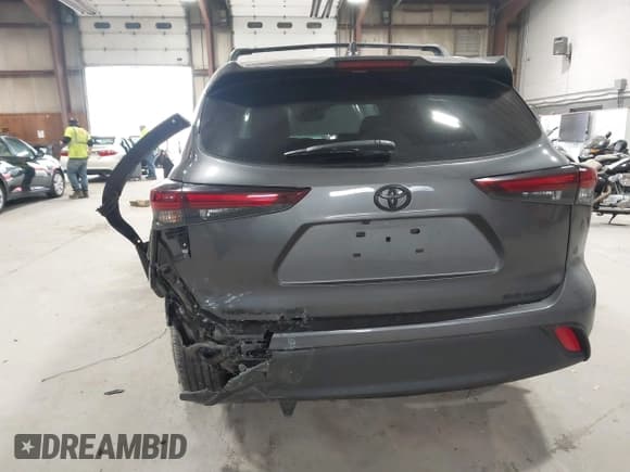 ✅ 2024 Toyota Highlander LE • VIN: 5TDKDRBH1RS541475 • Lot: 43758462. Listed on IAAI with 41,092 mi. Free auction sales archive from the USA and detailed vehicle history report at DreamBid. Image 18.