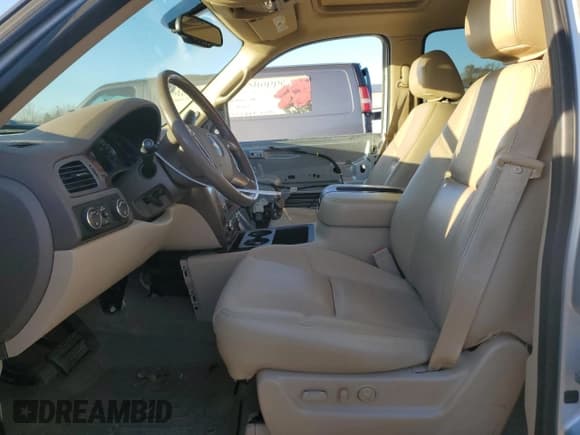 ✅ 2012 Chevrolet Suburban LTZ • VIN: 1GNSKKE75CR188221 • Lot: 80372124. Wystawiony na Copart z przebiegiem 182 855 mil. Bezpłatny archiwum sprzedaży aukcyjnych z USA i szczegółowy raport historii pojazdu na DreamBid. Zdjęcie 7.