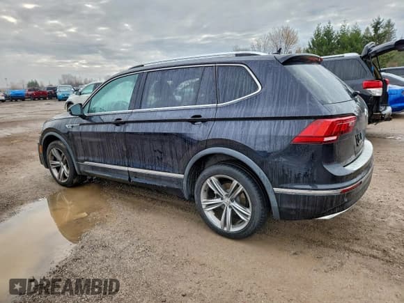 ✅ 2018 Volkswagen Tiguan SEL Premium • VIN: 3VV4B7AX5JM196789 • Лот: 93818995. Опубликован ранее на Copart с пробегом 135 018 миль. Бесплатный доступ к архиву аукционных продаж из США и подробный отчёт об истории автомобиля на DreamBid. Изображение 2.