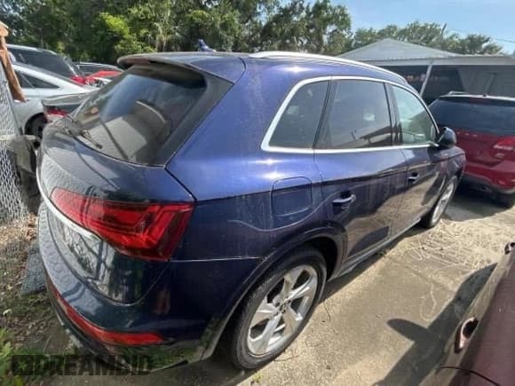 ✅ 2021 Audi Q5 Premium Plus • VIN: WA1BAAFY2M2128107 • Lot: 62093395. Wystawiony na Copart z przebiegiem Nie podano. Bezpłatny archiwum sprzedaży aukcyjnych z USA i szczegółowy raport historii pojazdu na DreamBid. Zdjęcie 4.