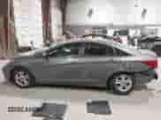 2013 Hyundai Sonata GLS z VIN 5NPEB4AC7DH717214, wystawiony jako IAAI lot #43457748 z przebiegiem 52 839 mil mil oraz . Historia ofert i sprzedaży dostępna na DreamBid. Obrazek 14.