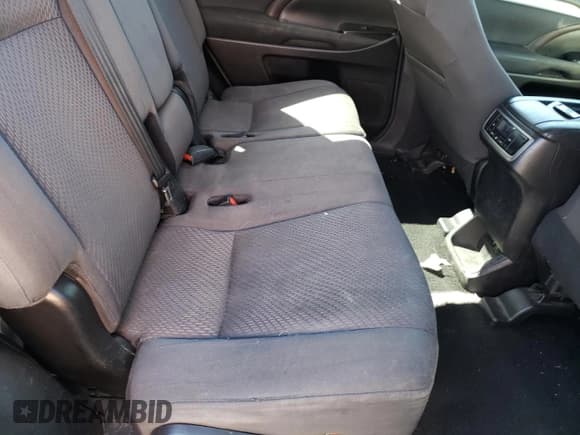 ✅ 2017 Toyota Highlander Hybrid LE • VIN: 5TDBGRFH9HS033609 • Лот: 45735973. Опубликован ранее на Copart с пробегом 339 147 миль. Бесплатный доступ к архиву аукционных продаж из США и подробный отчёт об истории автомобиля на DreamBid. Изображение 11.