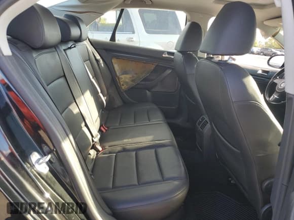 ✅ 2010 Volkswagen Jetta SE • VIN: 3VWRZ7AJ3AM043966 • Lot: 82007615. Wystawiony na Copart z przebiegiem 131 637 mil. Bezpłatny archiwum sprzedaży aukcyjnych z USA i szczegółowy raport historii pojazdu na DreamBid. Zdjęcie 10.