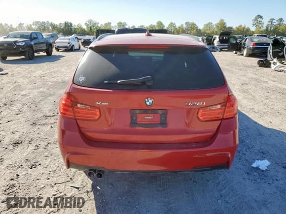 ✅ 2015 BMW 3 Series 328i xDrive • VIN: WBA3G7C52FK480867 • Lot: 85950835. Wystawiony na Copart z przebiegiem 108 686 mil. Bezpłatny archiwum sprzedaży aukcyjnych z USA i szczegółowy raport historii pojazdu na DreamBid. Zdjęcie 6.