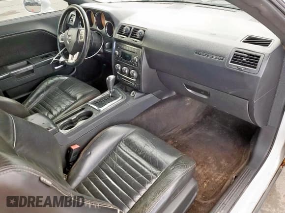 ✅ 2011 Dodge Challenger • VIN: 2B3CJ4DG3BH601959 • Lot: 50878465. Wystawiony na Copart z przebiegiem 243 984 mil. Bezpłatny archiwum sprzedaży aukcyjnych z USA i szczegółowy raport historii pojazdu na DreamBid. Zdjęcie 8.