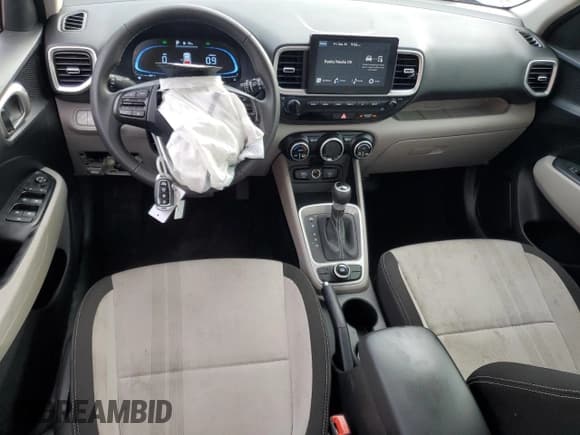 ✅ 2025 Hyundai Venue SEL • VIN: KMHRC8A31SU401747 • Lot: 81723855. Listed on Copart with 5,750 mi. Free auction sales archive from the USA and detailed vehicle history report at DreamBid. Image 8.