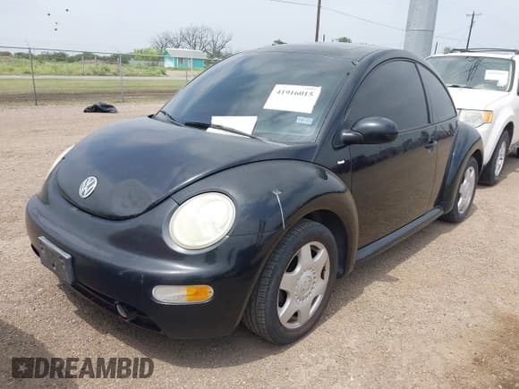 ✅ 2001 Volkswagen Beetle GLS • VIN: 3VWCP21C01M421287 • Lot: 41916015. Listed on IAAI with 413,348 mi. Free auction sales archive from the USA and detailed vehicle history report at DreamBid. Image 2.