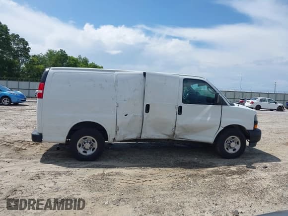 ✅ 2020 Chevrolet Express Cargo • VIN: 1GCWGAFG9L1207050 • Лот: 42549948. Опубликован ранее на IAAI с пробегом 81 623 миль. Бесплатный доступ к архиву аукционных продаж из США и подробный отчёт об истории автомобиля на DreamBid. Изображение 13.