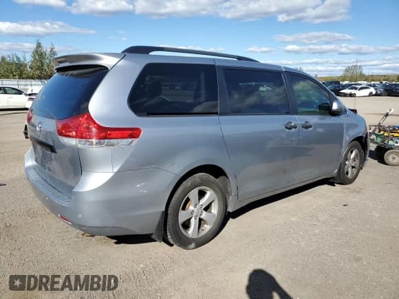 ✅ 2012 Toyota Sienna • VIN: 5TDZK3DC0CS233658 • Лот: 82116745. Опубликован ранее на Copart с пробегом 197 533 миль. Бесплатный доступ к архиву аукционных продаж из США и подробный отчёт об истории автомобиля на DreamBid. Изображение 3.